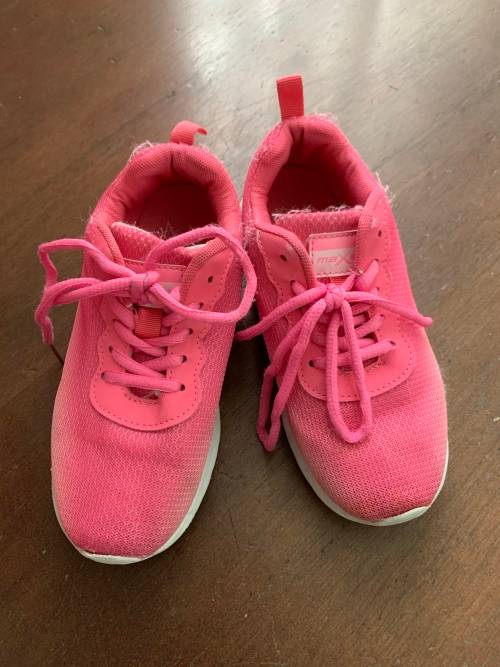 **Easter Specials : Lovely Girls colourblock Takkies**