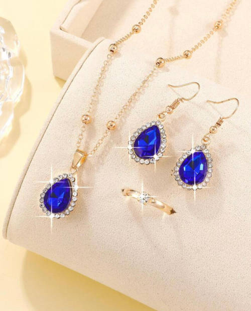 **Month End specials: Take 80% off this gorgeous Boujee necklace**