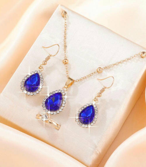 **Month End specials: Take 80% off this gorgeous Boujee necklace**