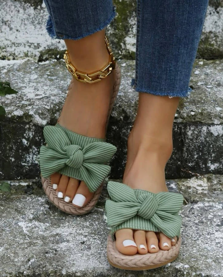**Black November: 80% off Gorgeous Bow Decor sandal**