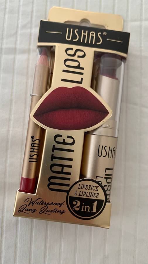 **Black Friday Sale : R50 Deals : 2 in 1 Lipstick duo with matching liner **