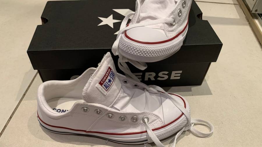 **January Sale : Absolute Bargain Gorgeous Converse Takkie just unpacked**
