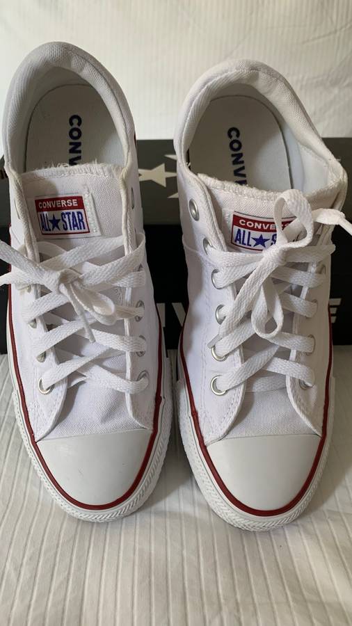 **January Sale : Absolute Bargain Gorgeous Converse Takkie just unpacked**