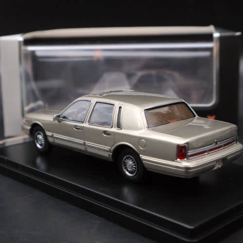Lincoln - Town Car 4-Door 1996