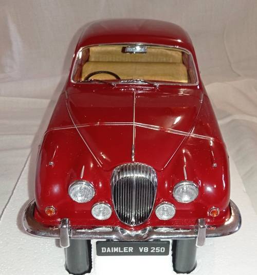 1967 Daimler 250 V8 RHD, Regency Maroon