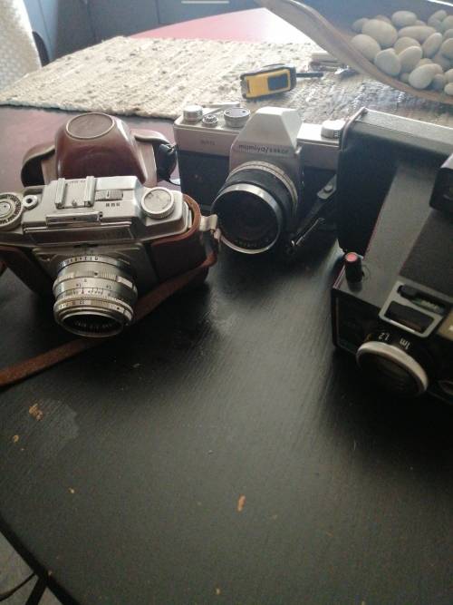 Camera lot, 3 working cameras, 2x 35mm and 1x Polaroid instamatic