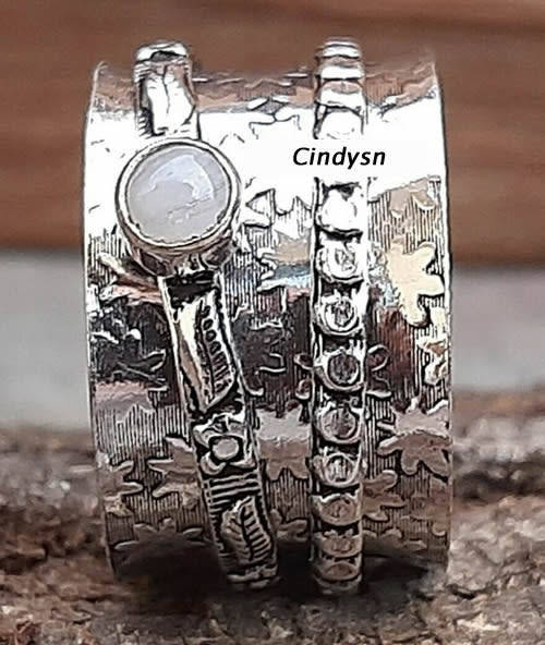 BEAUTIFUL HANDMADE STERLING SILVER SPINNING RING WITH NATURAL MOONSTONE.