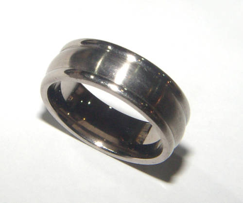 SOLID TITANIUM MEN`S BAND RING
