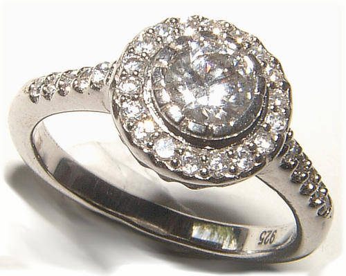 ***SIMPLY BEAUTIFUL!!***GORGEOUS DIAMOND SIMULANT COCKTAIL DRESS RING!