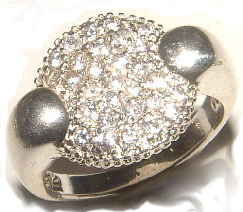 ***SIMPLY BEAUTIFUL!!***GORGEOUS DIAMOND COCKTAIL DRESS RING!