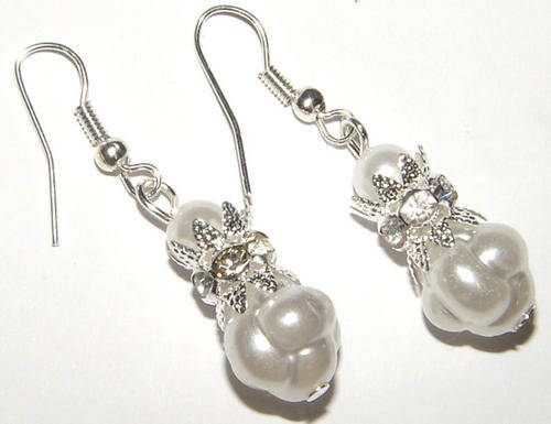 ***ELEGANT!!!*** CREAM FAUX PEARL AND RHINESTONE DANGLING EARRINGS!