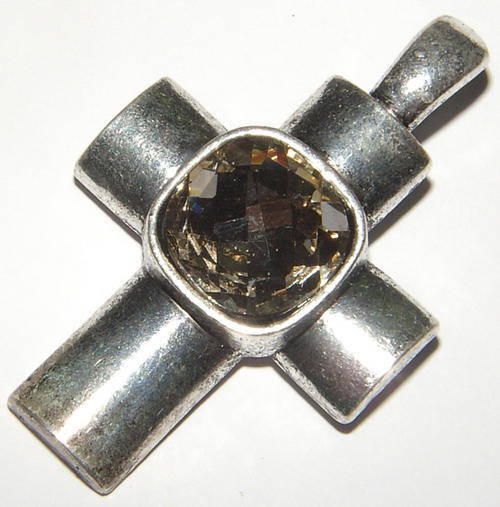 ***BRAND NEW!!!*** STUNNING CRYSTAL ENHANCER WITH OPENING BAIL!