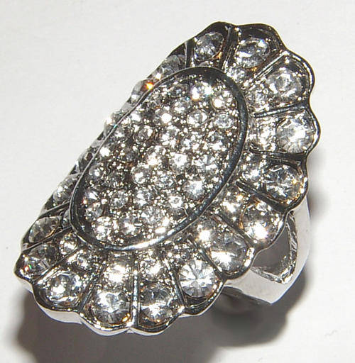 BEAUTIFUL RHINESTONE ENCRUSTED DRESS RING - ***NEW STOCK***!
