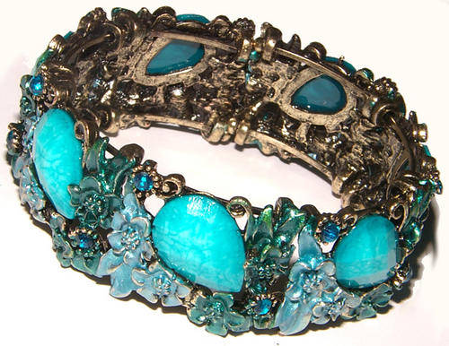 ***STUNNING!!!*** DESIGNER INSPIRED VINTAGE STYLE FLORAL BANGLE!