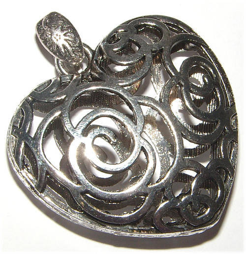 ***STUNNING*** SILVER 3D HOLLOW HEART PENDANT!