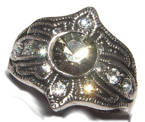 """NEW"""BEAUTIFUL RHINESTONE ENCRUSTED DRESS RING!