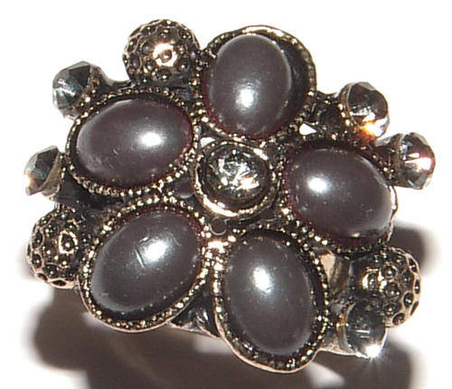 ***ELEGANT!!!*** BEAUTIFUL RHINESTONE AND PEARL DRESS RING!