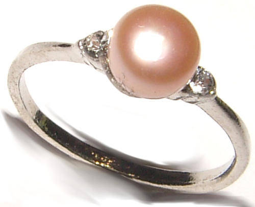 ***ELEGANT!!!*** NATURAL FRESHWATER PEARL SOLITAIRE RING!