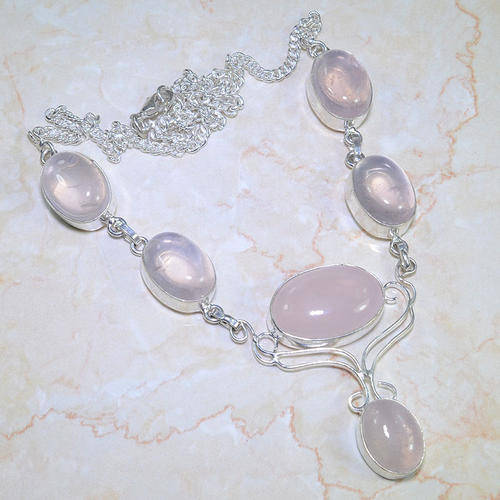 ****PURE BEAUTY IN NATURAL GEMSTONES!!****STUNNING ROSE QUARTZ GEMSTONE NECKLACE!