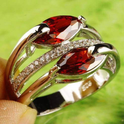 ***WOAW!!!***STUNNING GARNET STERLING SILVER RING!!!