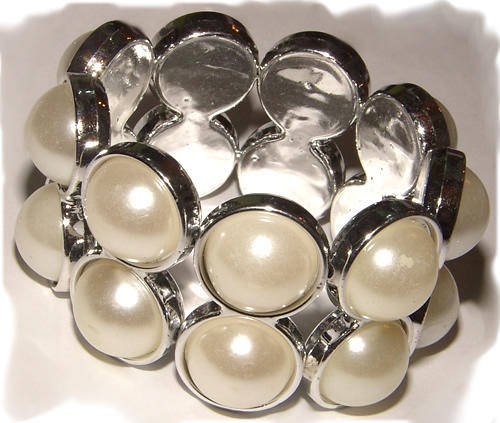 STUNNING BROAD PEARLY BEAD STRETCHY BRACELET!
