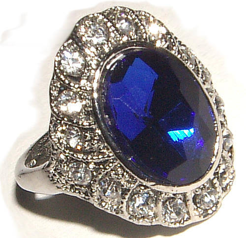 **SIZE 7.5 **GORGEOUS BOLD DRESS RING WITH LUCITE CRYSTAL AND RHINESTONES!