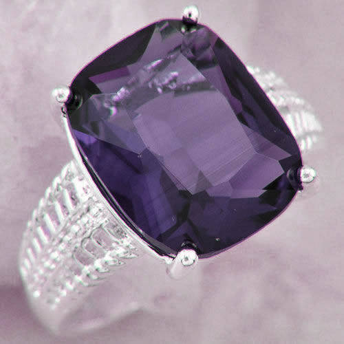 ***GORGEOUS AND NEW!!!***STUNNING AMETHYST CZ STERLING SILVER RING!!!
