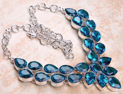 ****GORGEOUS!!****STUNNING TOPAZ NECKLACE!
