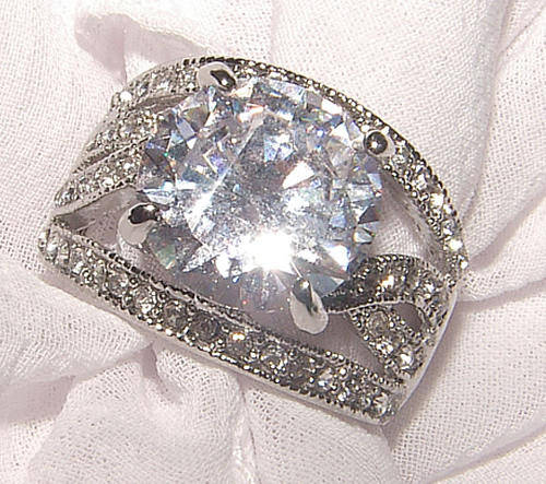 **WOAW!**BEAUTIFUL CZ AND RHINESTONE ENCRUSTED DRESS RING!