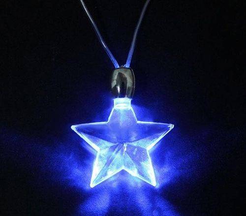 ANOTHER FIRST ON BIDORBUY! - BLUE LED LIGHT MAGNETIC PENDANT - WHAT AN ENTERTAINER!