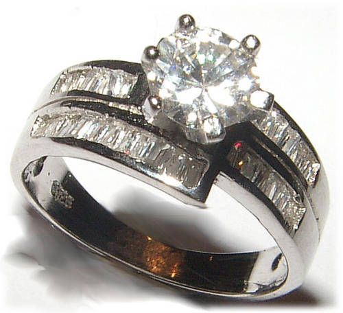 NEW ITEM LISTING! - DIAMOND SIMULANT STERLING SILVER SOLITAIRE ENGATEMENT RING.