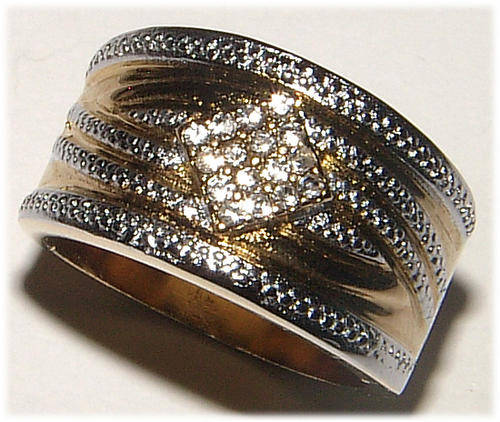 *** STUNNING*** DESIGNER INSPIRED TWO-TONE LADIES DRESS RING!!! SMALL SIZE.