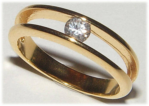 *** STUNNING*** DESIGNER INSPIRED LADIES DRESS RING!!!
