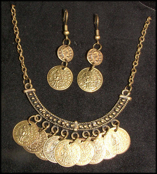 ***BEAUTIFUL IN BRONZE!!*** Necklace and Earrings Set!
