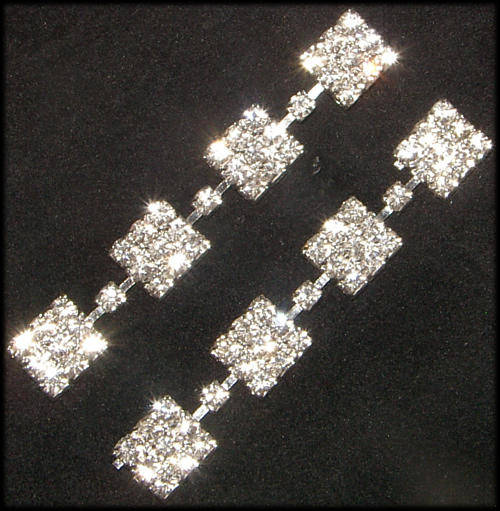 *** PRETTY*** EXTRA LENGTH *** RHINESTONE *** CHANDELIER EARRINGS!!!