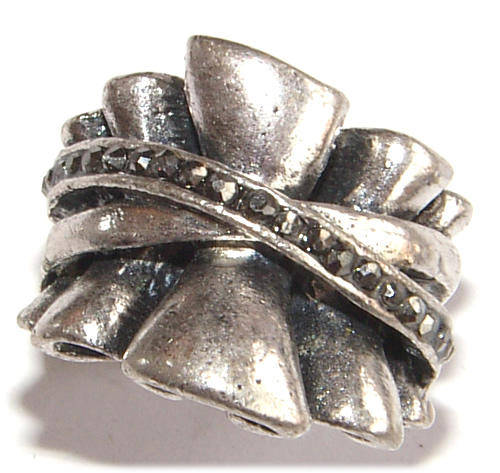 *** BOLD IS BEAUTIFUL!!*** SILVER BLING RING - NEW!