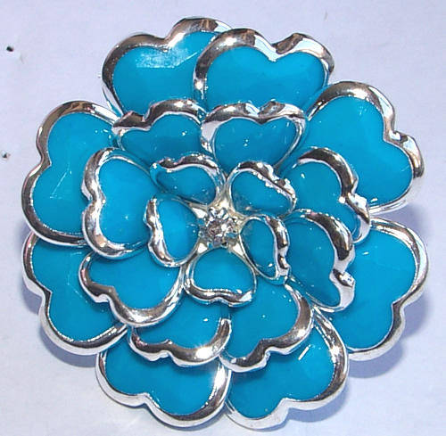 ****FLOWERS ARE IN!!***LUCITE AND SILVER FLOWER BLING RING - NEW!