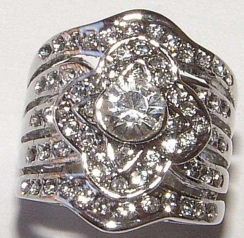 BEAUTIFUL RHINESTONE ENCRUSTED DRESS RING - ***NEW!***