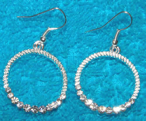 *** PRETTY*** RHINESTONE DANGLING EARRINGS!!!