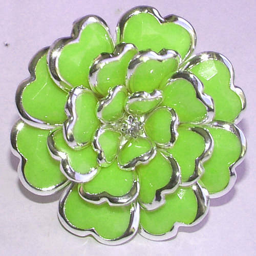 ****FLOWERS ARE IN!!***LUCITE AND SILVER FLOWER BLING RING - NEW!