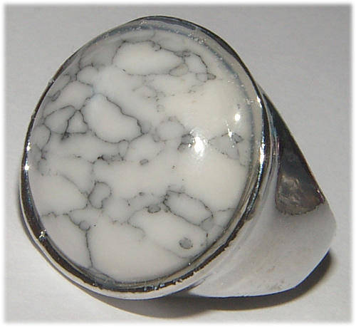 *** BOLD IS BEAUTIFUL!!*** SILVER BLING RING - NEW!