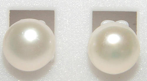***ELEGANT!!!*** NATURAL FRESHWATER PEARL STUD EARRINGS!