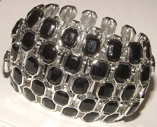 ***WOAW!!!***STUNNING BROAD LUCITE BEAD STRETCHY BRACELET!