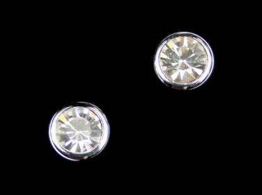 CUTE CRYSTAL MAGNETIC STUD EARRINGS!
