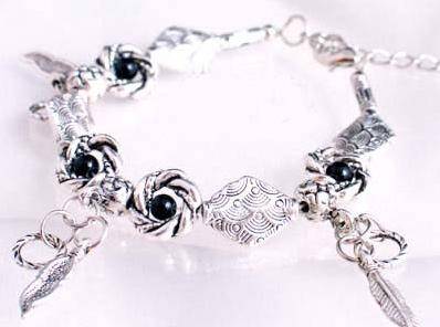 ***STUNNING DESIGN!!*** NATURAL JADE CHARM BRACELET!!