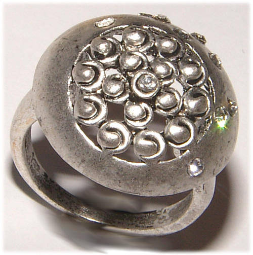 ***EYE CATCHING!!!*** PEWTER DRESS RING - NEW!
