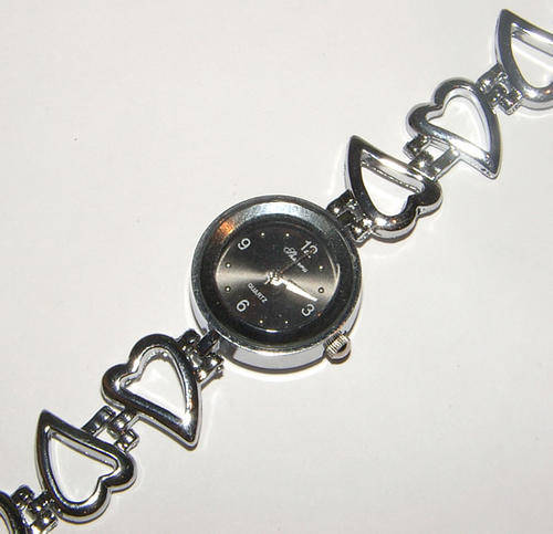 ELEGANT LADIES  WATCH FROM THE  SHUNRI QUARTZ  COLLECTION!