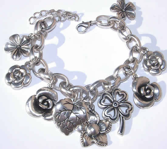 ***STUNNING!!***CHARMING FLOWER - LEAF - CLOVER CHARM BRACELET!