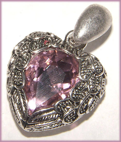 ***STUNNING!!!*** CRYSTAL HEART ENHANCER WITH OPENING BAIL!