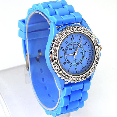 ***STRIKINGLY DIFFERENT*** SWEET SILICONE QUARTZ WRIST WATCH!